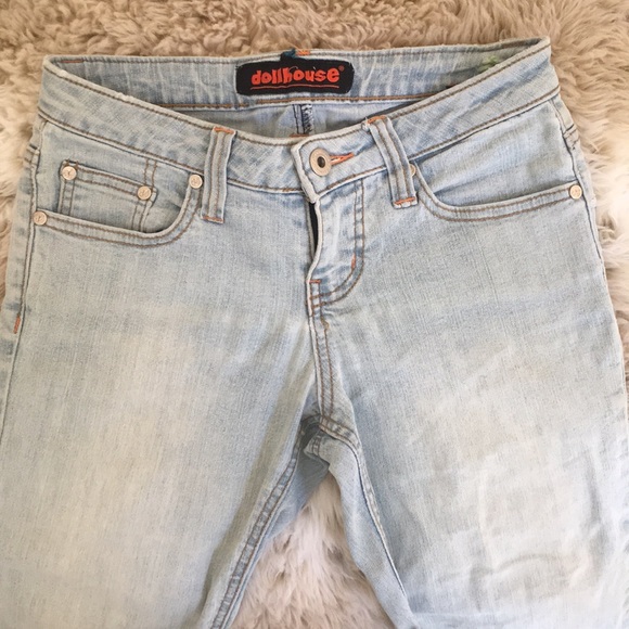 DOLLHOUSE jean capris - Picture 2 of 4